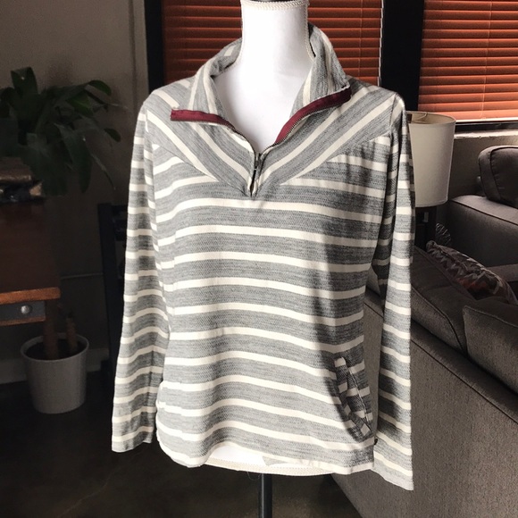 Fade by Buckle Gray & White Pullover - Picture 2 of 7